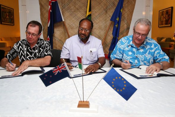 New Zealand Foreign Minister Murray McCully, PM Salwai and EU Commissioner for International Co-operation and Development Neven Mimica signing the joint declaration on sustainable agriculture yesterday. Photo: @EUPasifika/Twitter